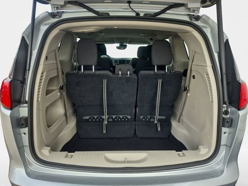 Used 2024 Chrysler Voyager LX image 22