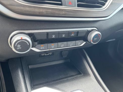 Used 2025 Nissan Altima 2.5 SV FWD image 19