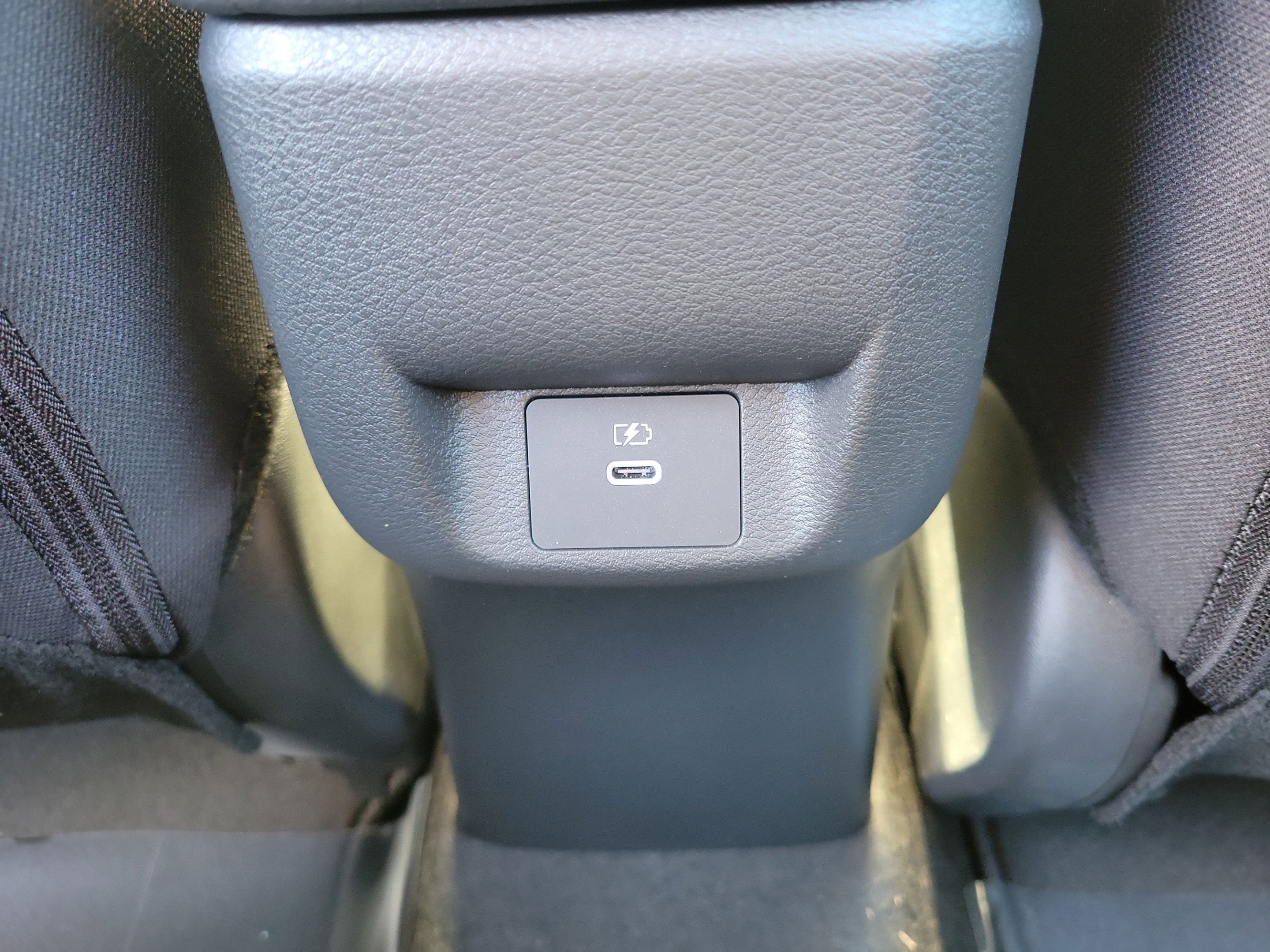 New 2025 Nissan Versa SR w/ Trunk Package FWD image 11