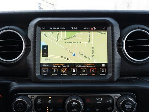 Used 2019 Jeep Wrangler Unlimited Sahara w/ Uconnect 4C Nav & Sound Group image 28