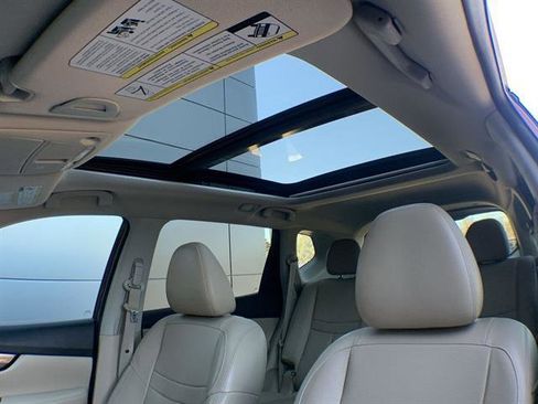 Used 2018 Nissan Rogue SL w/ Premium Package image 22