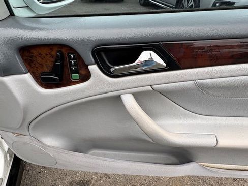 Used 1999 Mercedes-Benz CLK 320 Cabriolet image 15