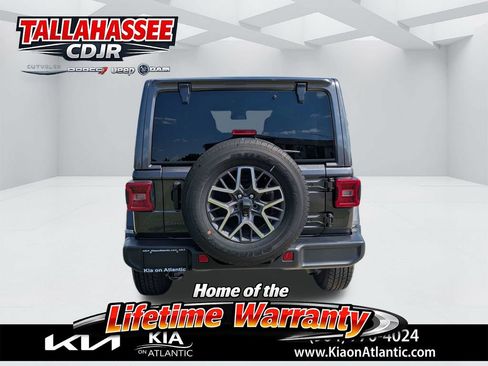 Used 2025 Jeep Wrangler Unlimited Sahara AWD/4WD image 4