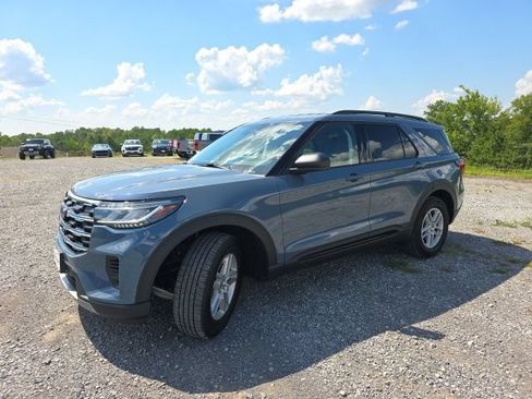 Used 2026 Ford Explorer Active RWD image 3