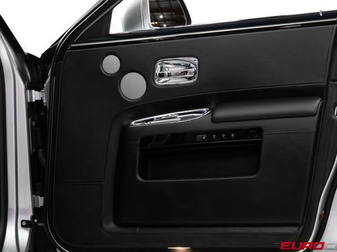 Used 2014 Rolls-Royce Ghost RWD image 25