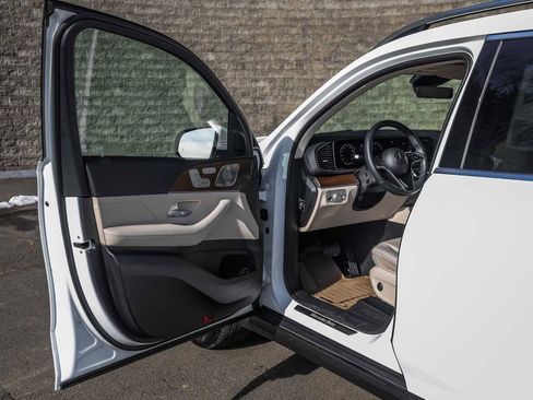 Used 2024 Mercedes-Benz GLS 450 4MATIC image 22