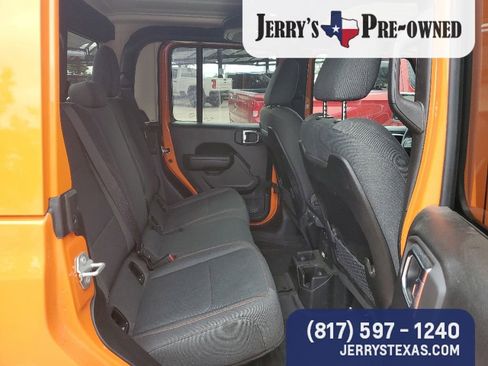 Used 2025 Jeep Gladiator Rubicon w/ Convenience Group AWD/4WD image 9