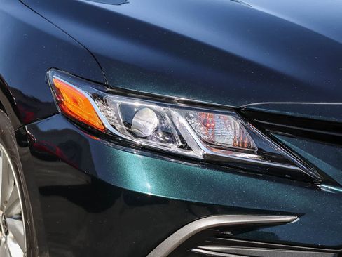 Used 2021 Toyota Camry LE w/ Convenience Package FWD image 8