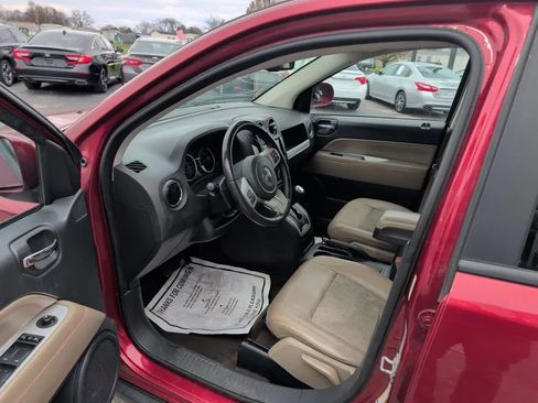 Used 2017 Jeep Compass Latitude FWD image 24