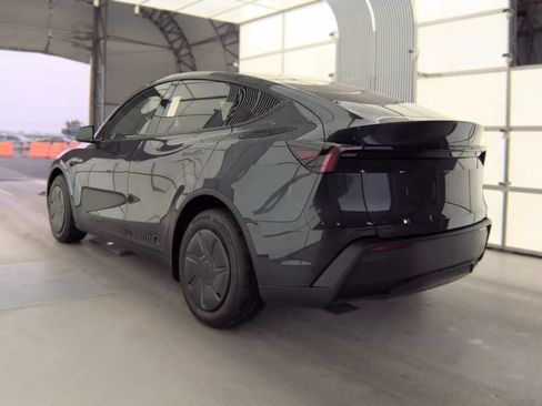 Used 2026 Tesla Model Y 2WD image 4