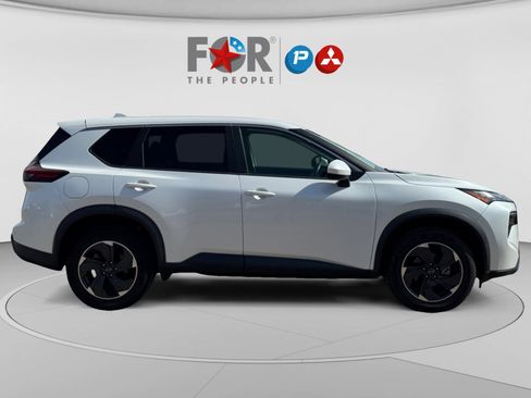 Used 2024 Nissan Rogue SV FWD image 6
