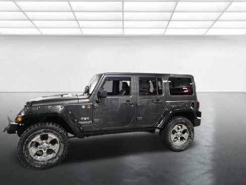 Used 2017 Jeep Wrangler Unlimited Sahara w/ Dual Top Group AWD/4WD image 8