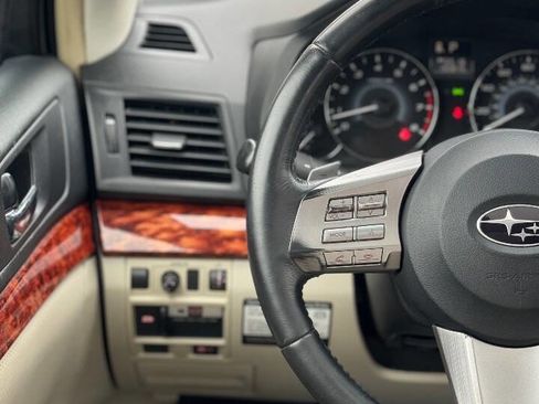 Used 2010 Subaru Outback 2.5i Limited image 14