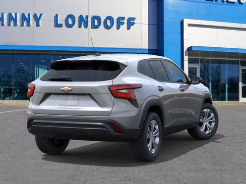 Used 2026 Chevrolet Trax LS FWD image 4