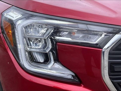 Used 2024 GMC Terrain SLE w/ Driver Convenience Package image 30