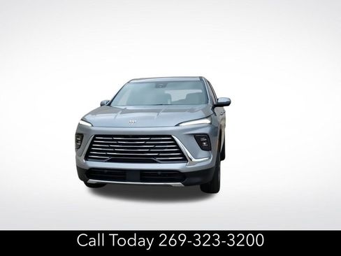 New 2025 Buick Enclave Preferred image 3