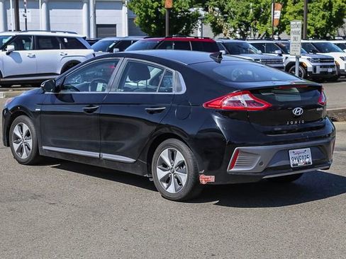 Used 2018 Hyundai Ioniq Limited FWD image 2