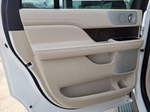 Used 2020 Lincoln Navigator L Reserve w/ Luxury Package AWD/4WD image 29