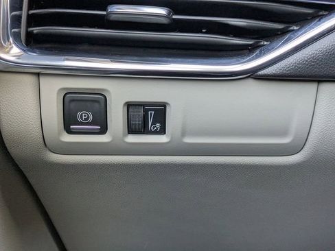 Certified 2023 Cadillac XT4 Luxury w/ Cold Weather Package image 28