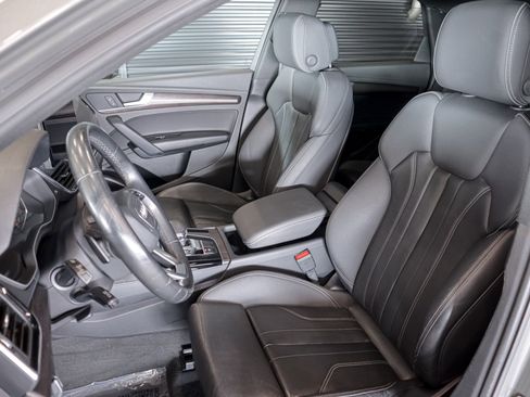 Used 2023 Audi Q5 2.0T Premium w/ Convenience Package image 8
