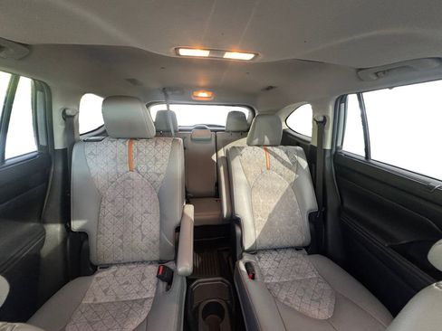 Used 2023 Toyota Highlander Bronze Edition image 18