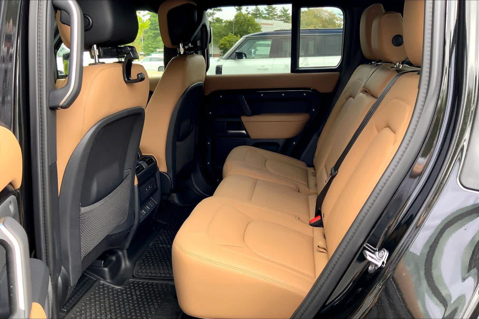 New 2026 Land Rover Defender 110 X-Dynamic SE AWD/4WD image 14
