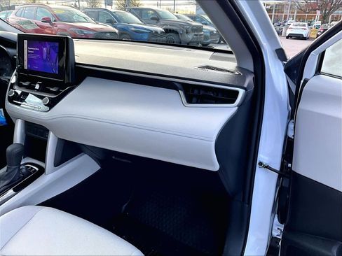 Certified 2024 Toyota Corolla Cross L image 13