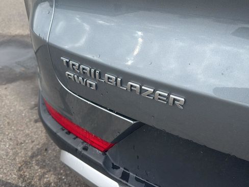 Used 2025 Chevrolet TrailBlazer LT AWD/4WD image 5