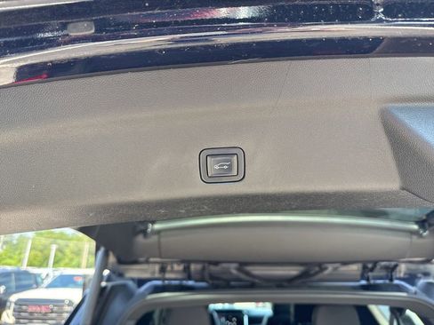 Used 2022 GMC Yukon XL Denali AWD/4WD image 16