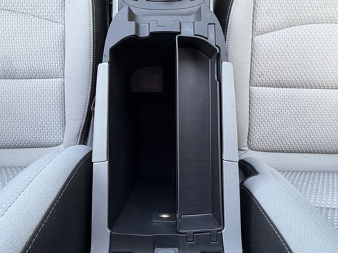 Used 2024 GMC Terrain SLE w/ Driver Convenience Package FWD image 25