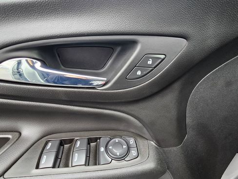 Used 2021 Chevrolet Equinox LT image 16