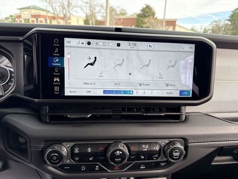 Used 2024 Jeep Wrangler Sahara image 22