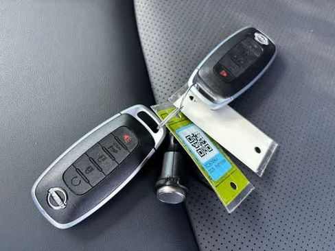 Used 2026 Nissan Pathfinder SL w/ SL Premium Package FWD image 23