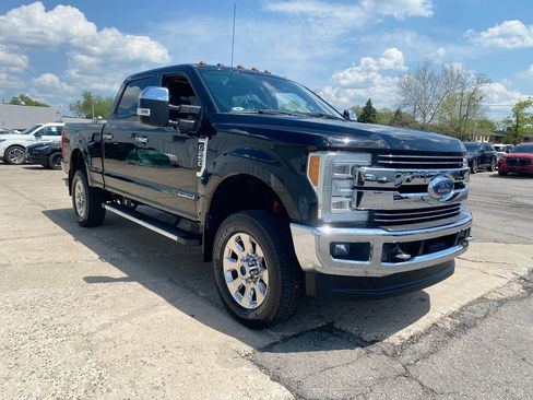 Used 2017 Ford F250 Lariat w/ Lariat Ultimate Package AWD/4WD image 2