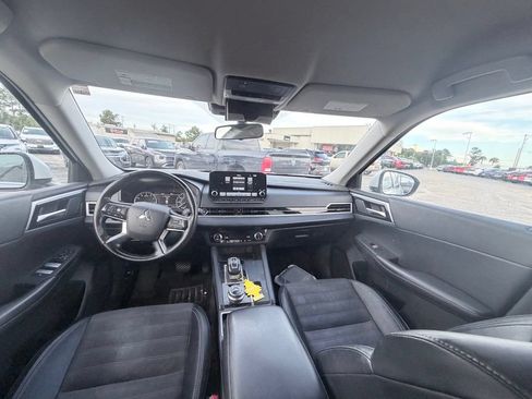 Used 2023 Mitsubishi Outlander SE FWD image 8
