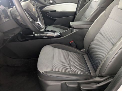 Used 2025 Chevrolet Trax LT w/ LT Convenience Package image 13