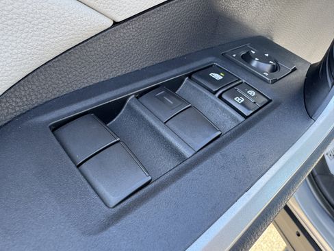 Used 2019 Toyota RAV4 XLE AWD/4WD image 10