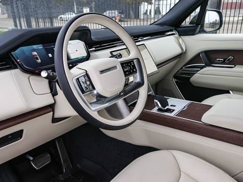 New 2025 Land Rover Range Rover SE image 25