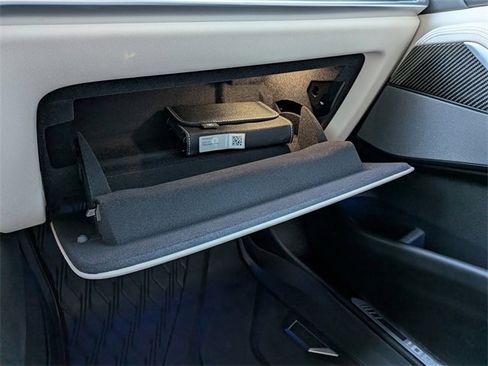 Used 2025 BMW X7 M60i w/ Executive Package image 27