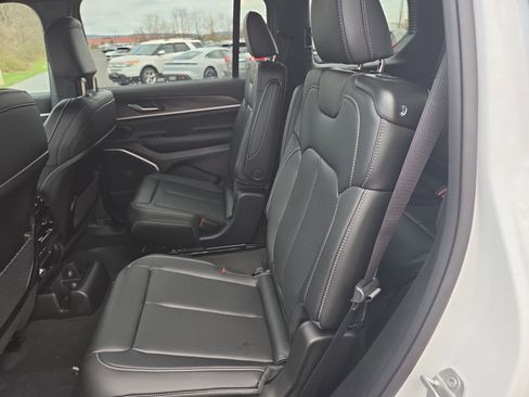 New 2026 Jeep Grand Cherokee L Limited AWD/4WD image 9