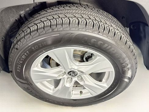 Used 2021 Toyota RAV4 XLE image 31