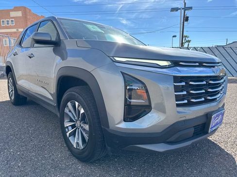 Used 2025 Chevrolet Equinox LT FWD image 7