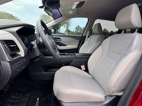 Used 2023 Nissan Rogue SV FWD image 8