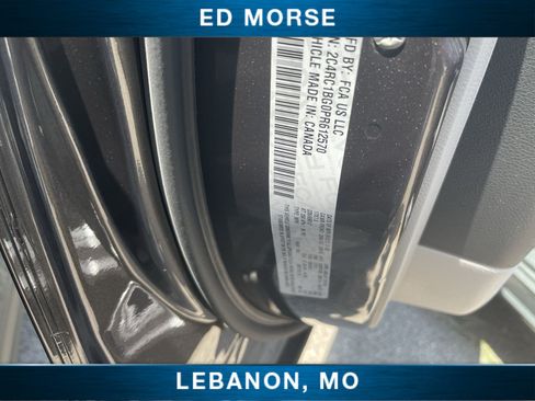 Used 2023 Chrysler Pacifica Touring-L FWD image 32