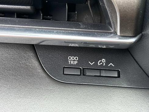 Used 2022 Toyota Highlander Limited FWD image 44