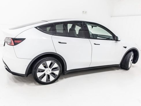 Used 2021 Tesla Model Y 2WD image 10