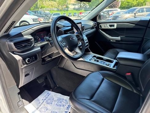 Used 2022 Ford Explorer XLT w/ Equipment Group 202A AWD/4WD image 19