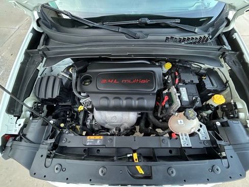 Used 2017 Jeep Renegade Latitude image 27