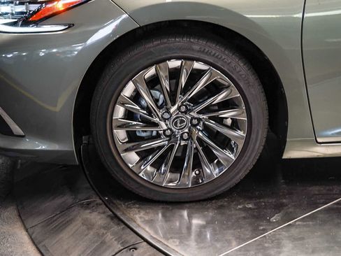 Used 2025 Lexus ES 300h w/ Luxury Package FWD image 9