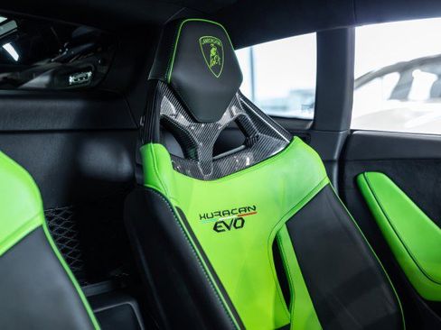 Used 2022 Lamborghini Huracan EVO RWD image 48